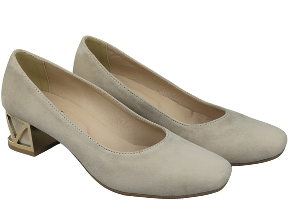 Bequeme Damenschuhe Beige Pumps mit dekorativem Absatz Natürliches Wildleder 219 von ElitaBut