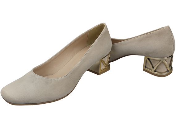 Bequeme Damenschuhe Beige Pumps mit dekorativem Absatz Natürliches Wildleder 219 von ElitaBut