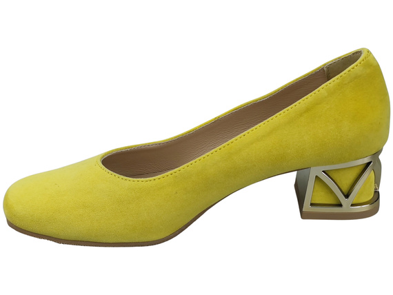 Bequeme Damenschuhe Zitrone Pumps mit dekorativem Absatz Natürliches Wildleder 219 von ElitaBut