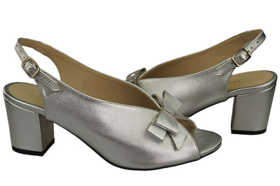 Damenschuhe Sandalen Silber, natürlich genarbtes Leder, 148 L ElitaBut