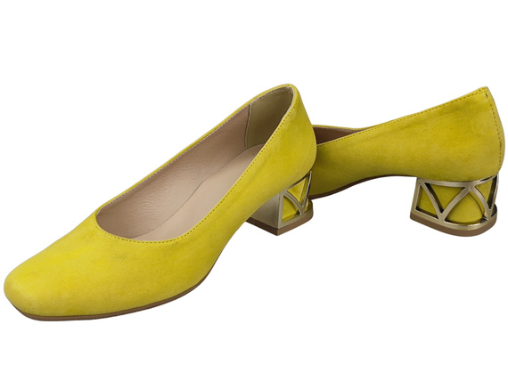 Bequeme Damenschuhe Zitrone Pumps mit dekorativem Absatz Natürliches Wildleder 219 von ElitaBut