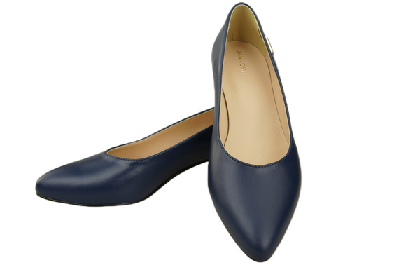 Damen Pumps Marineblau mit niedrigem Absatz zeitlose Eleganz und Komfort 220 ElitaBut