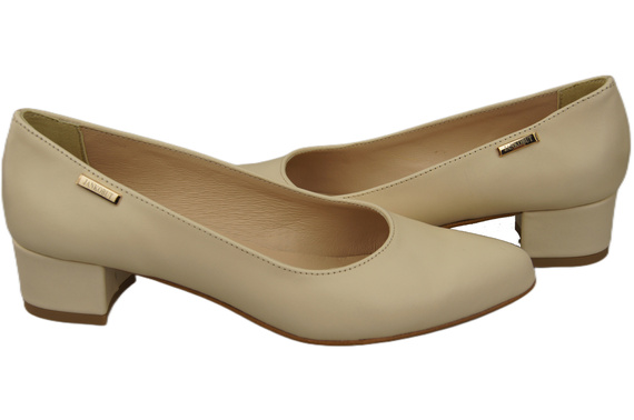 Damen Pumps Beige mit niedrigem Absatz zeitlose Eleganz und Komfort 220 ElitaBut