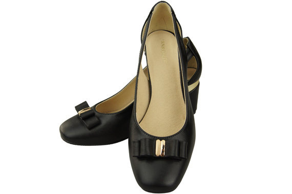 Schuhe Damen Schwarze Pumps aus Naturleder mit dekorativem Absatz 199 ElitaBut
