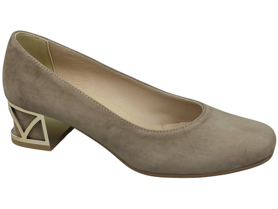 Bequeme Damenschuhe Cappuccino Dunkel Pumps mit dekorativem Absatz Natürliches Wildleder 219 von ElitaBut