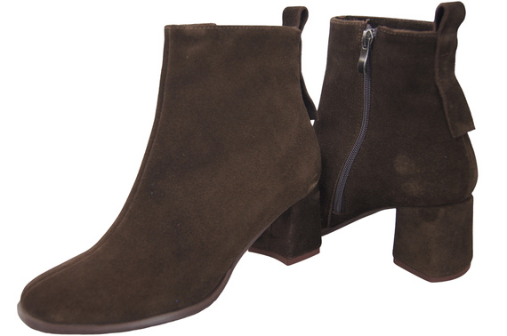 Damen Stiefeletten Schokolade aus Veloursleder, stabiler Blockabsatz, Reißverschluss 224 ElitaBut