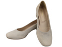 Bequeme Damenschuhe Beige Pumps mit dekorativem Absatz Natürliches Wildleder 219 von ElitaBut