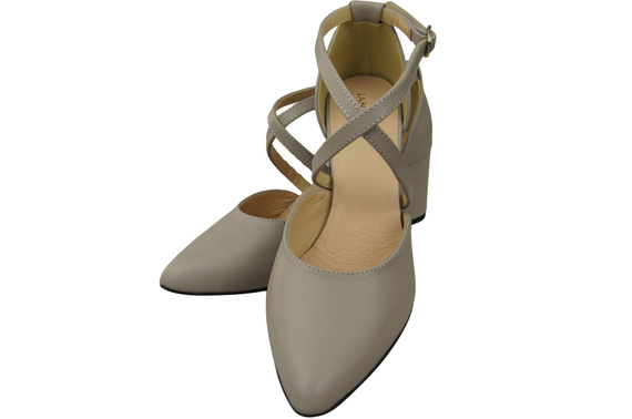 Elegante Helle Esche Ledersandalen mit offener Seite und stabilem Absatz 218 ElitaBut