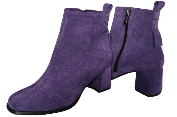Damen Stiefeletten Violett aus Veloursleder, stabiler Blockabsatz, Reißverschluss 224 ElitaBut