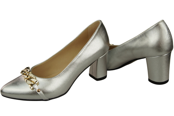 Klassische Frauen Silber Naturleder Schuhe mit Gold Ornament Kette 200 ElitaBut
