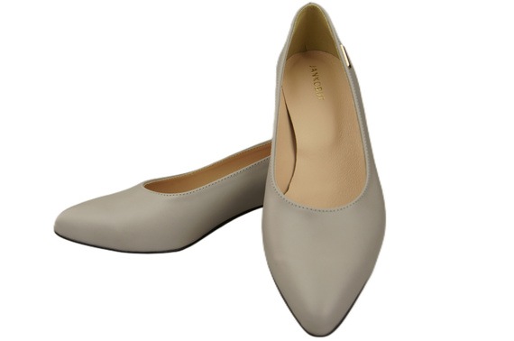 Damen Pumps Helle Esche mit niedrigem Absatz zeitlose Eleganz und Komfort 220 ElitaBut