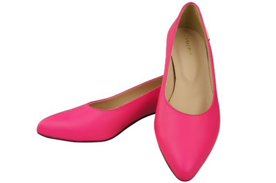 Damen Pumps Neon Rosa mit niedrigem Absatz zeitlose Eleganz und Komfort 220 ElitaBut