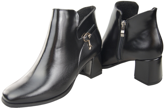 Damen-Stiefeletten ElitaBut 226 Schwarz glänzend aus Naturleder, gefüttert, eckige Zehenkappe, Blockabsatz