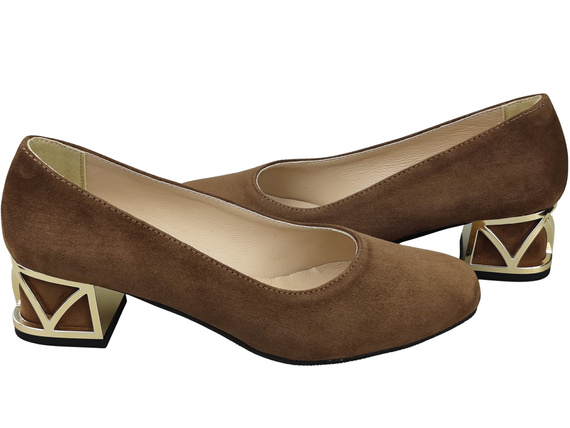 Bequeme Damenschuhe Braun Pumps mit dekorativem Absatz Natürliches Wildleder 219 von ElitaBut