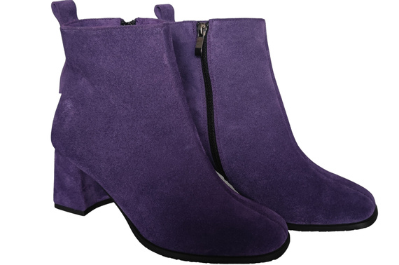Damen Stiefeletten Violett aus Veloursleder, stabiler Blockabsatz, Reißverschluss 224 ElitaBut
