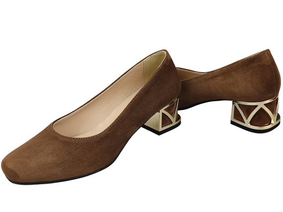 Bequeme Damenschuhe Braun Pumps mit dekorativem Absatz Natürliches Wildleder 219 von ElitaBut